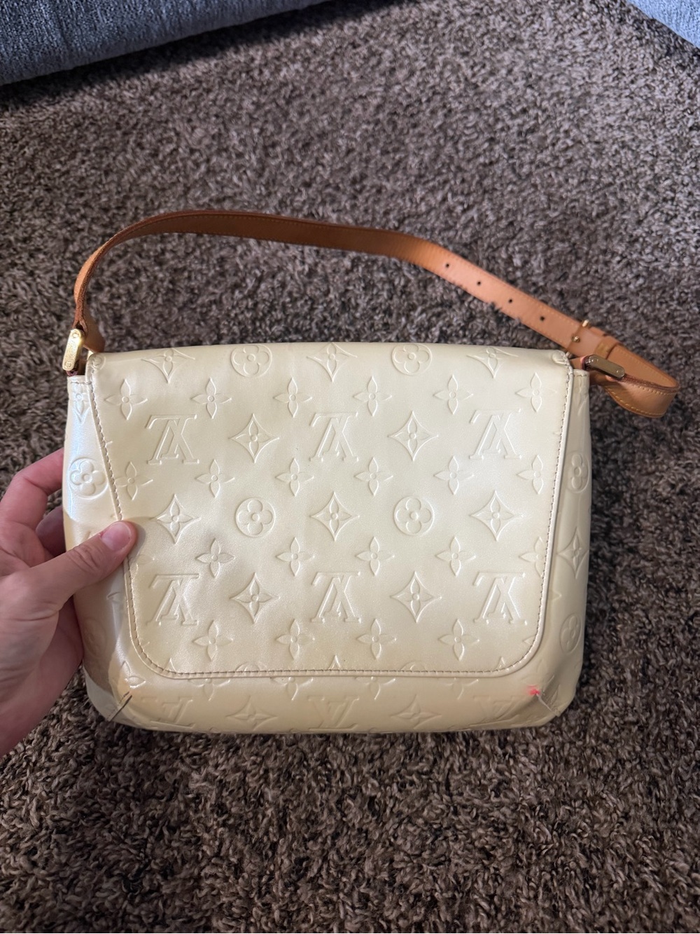 Louis Vuitton Cream Monogram Vernis Shoulder Bag with Tan Strap - Picture 4 of 8
